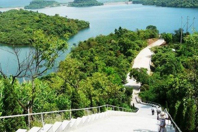 2 Days Bach Ma National Park Trekking Tour